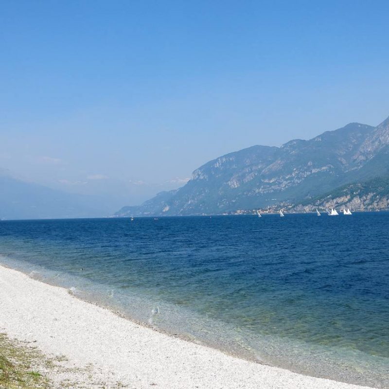 lake como beach